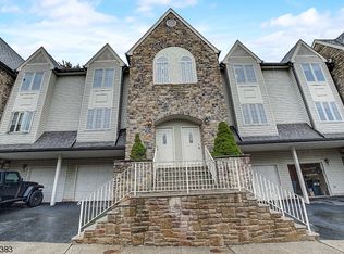 55 Daria Ln, Berkeley Heights, NJ 07922