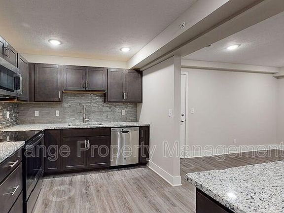 4th image of 4001 Holdrege St #5