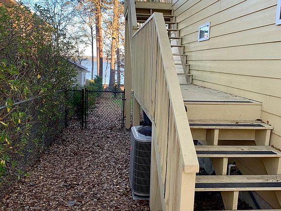 Private entrance to garage apt