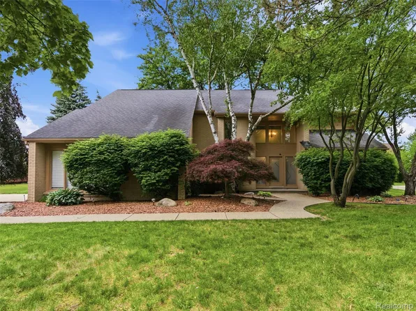 6394 Rose Blvd, West Bloomfield, MI 48322