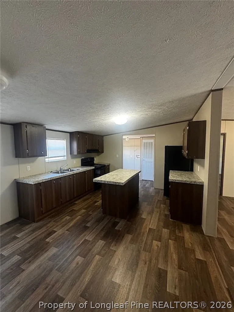 3 bed, 2.0 bath, 1300 sqft, $1,295 — Photo 3