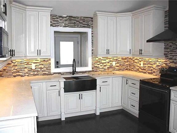 2nd image of 9 Saywood Ln