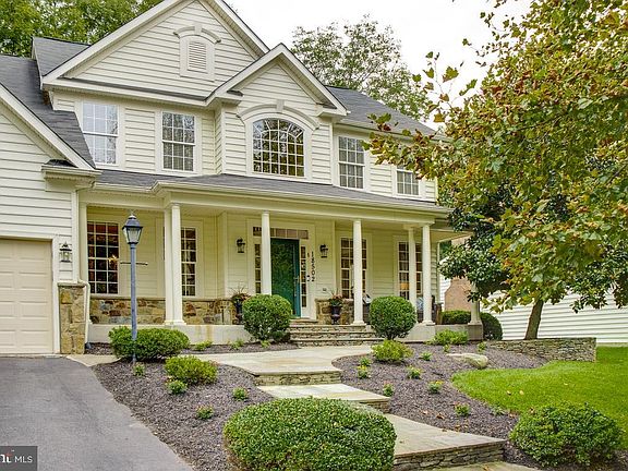 3rd image of 18502 Rushbrooke Dr