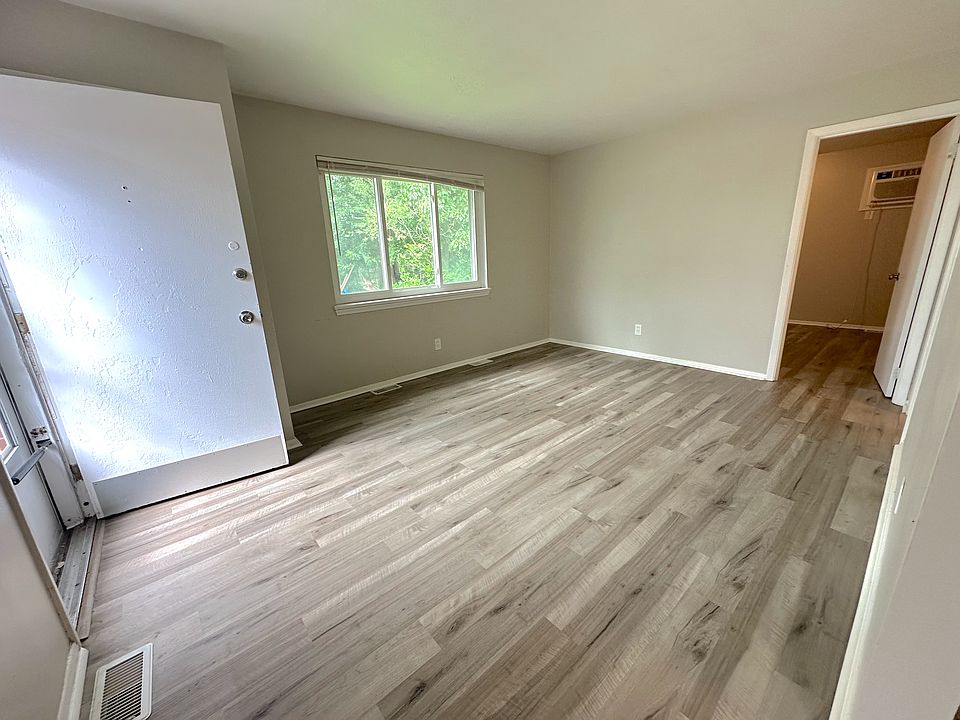 1st image of 11812 Carrington Ave Unit 2