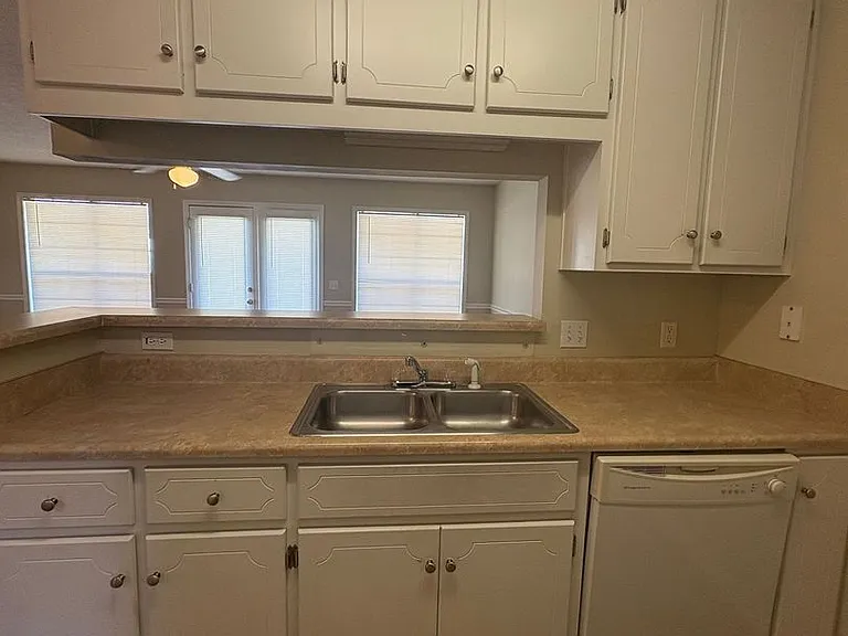 125 Winthrope Ln — Photo 12