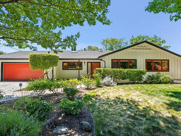 175 E Creek Dr — Photo 1