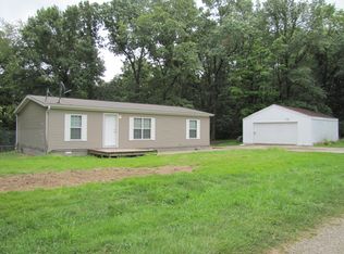 3332 Susan Ln, Salem, IL 62881