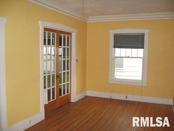 2nd image of 133 E Rock Island Ave