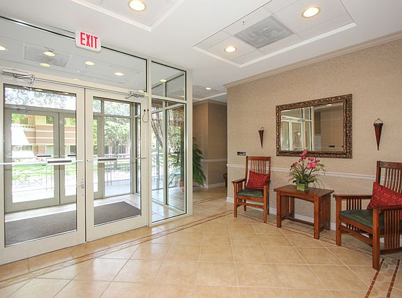 4th image of 435 William St Unit 409