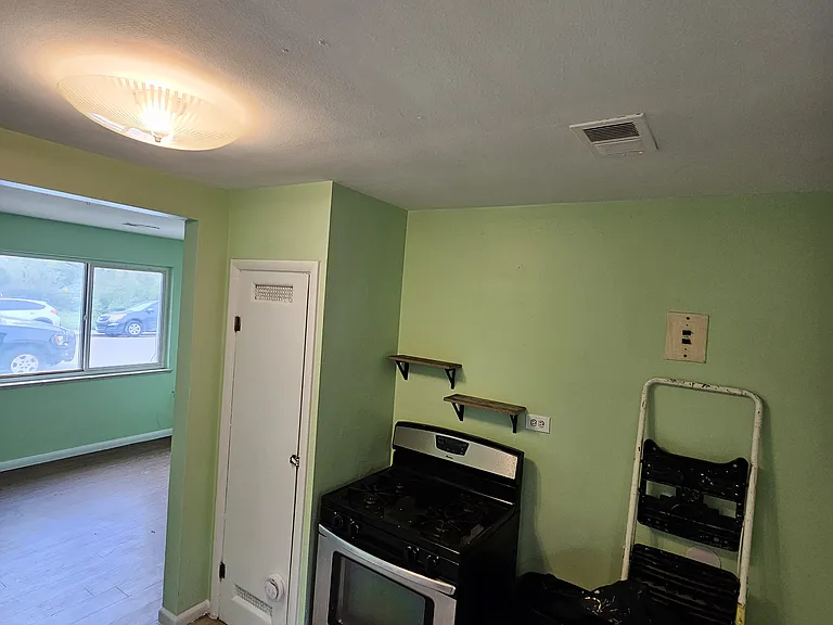 335 W Yale Ave — Photo 11