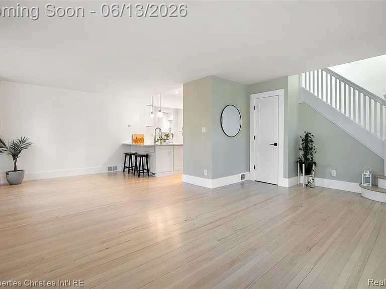 487 Smith Ave — Photo 5