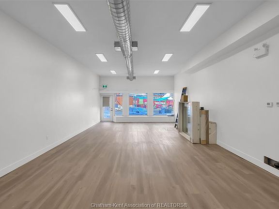 4th image of 131 Main St