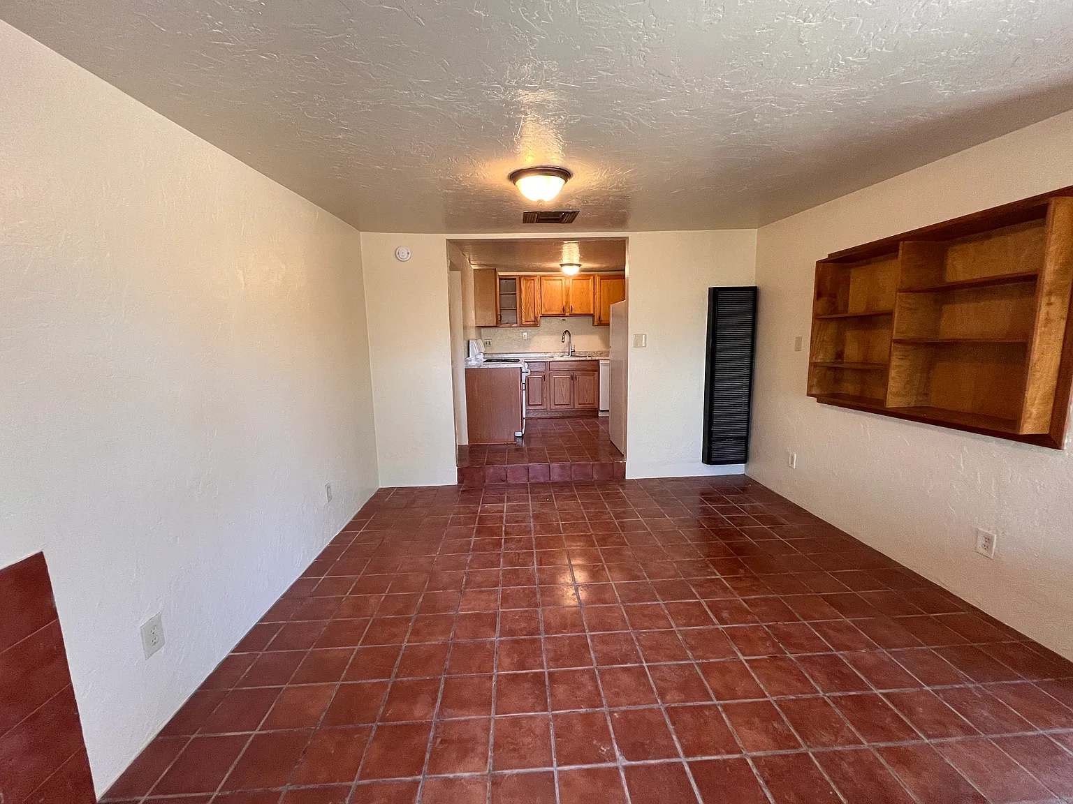 2 bed, 650 sqft, $1,225 — Photo 2
