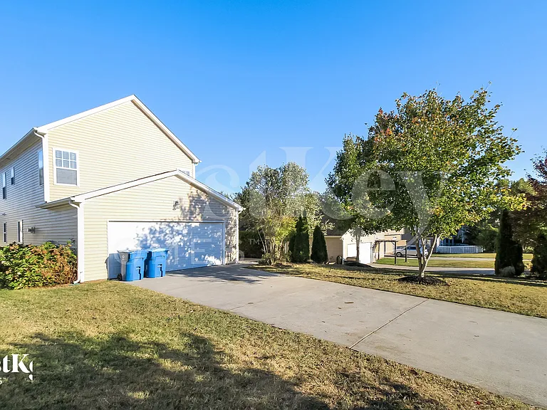 221 Bridgewater Dr — Photo 15