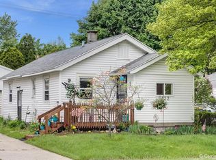 1122 Arlington St NE, Grand Rapids, MI 49505