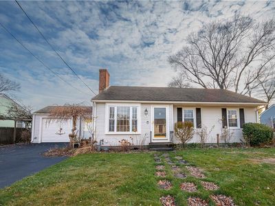 35 Cushman St, Pawtucket, RI, 02861
