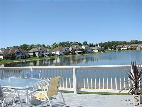 Enjoy morning coffee in peace overlooking your beautiful Regency Lake.  Also, eat a late supper or snack and view the gorgeous sunset!