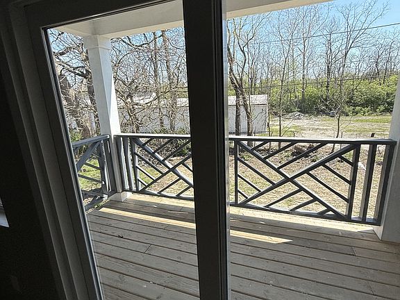 4th image of 25 S Tuxedo St #4