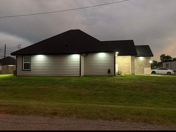 Side of the home located in a corner lot.