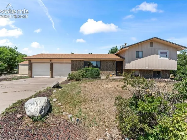 22 Heatherwood Ln, Pueblo, CO 81008