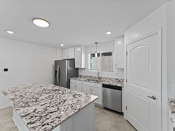 3rd image of 10611 Halsey Dr