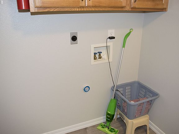 5th image of 1705 NW Abbey Ct