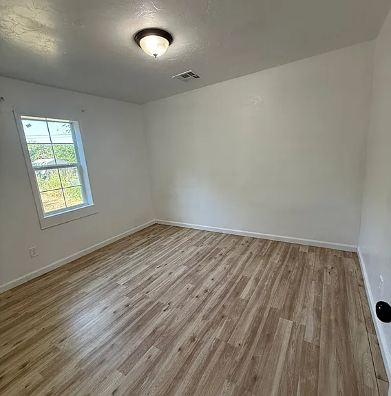 1803 NW Hoover Ave — Photo 7