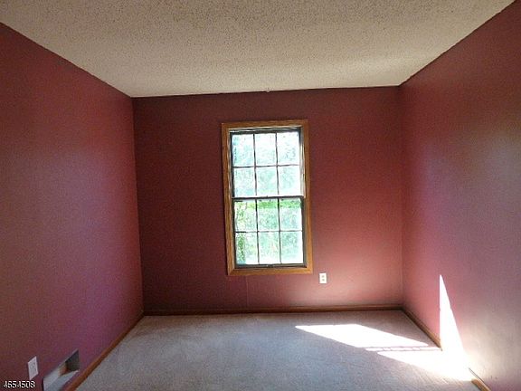 5th image of 98 Burlington Ct #1813