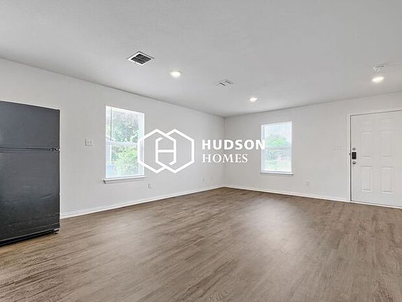 3rd image of 334 Glenbrook