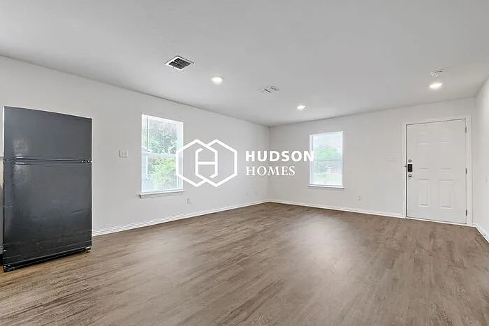 334 Glenbrook — Photo 3
