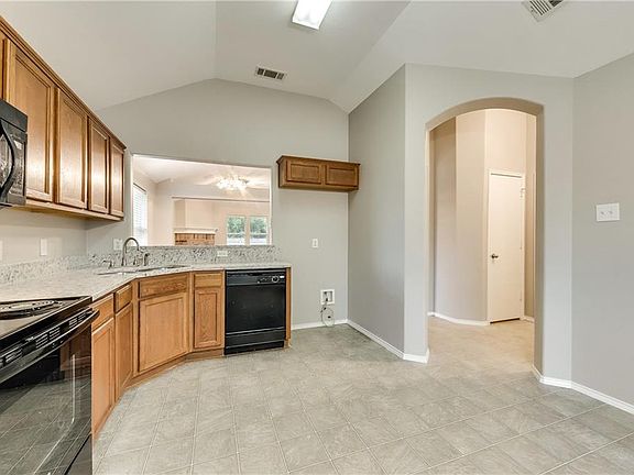 4th image of 406 Harvard Dr