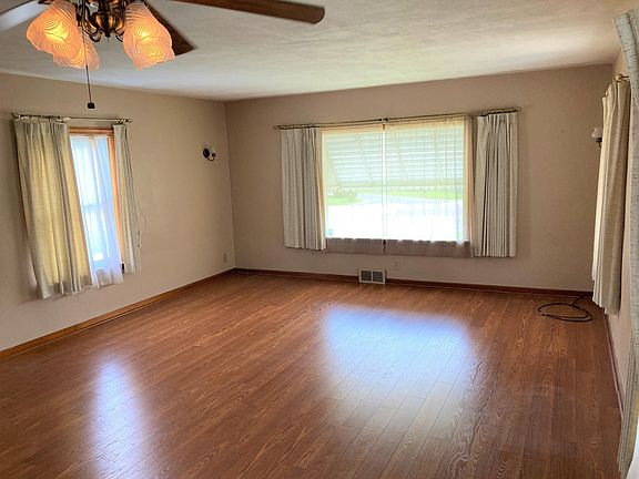 3rd image of 1523 W McClure Ave