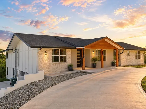 6715 E Queens Crown St, San Antonio, TX 78233