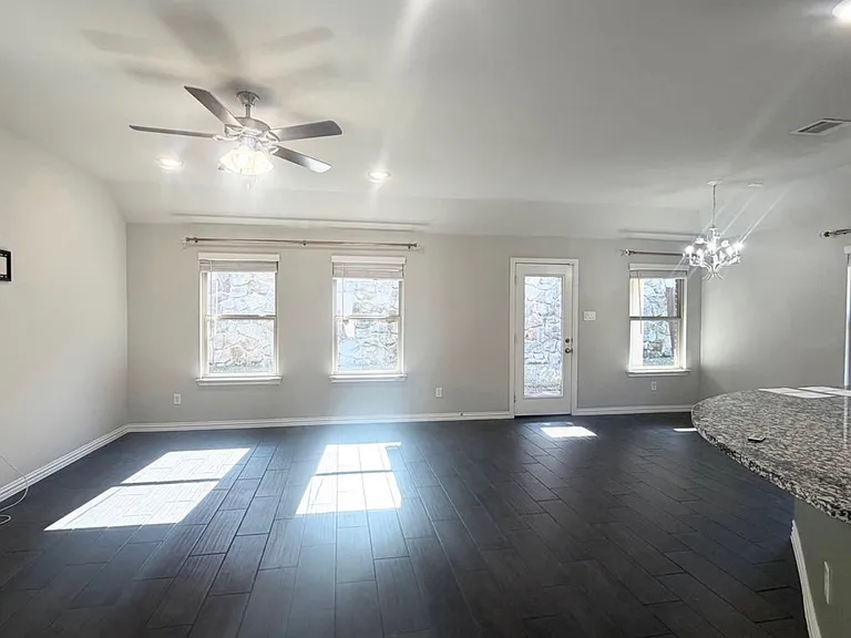 521 Hillcrest Cir — Photo 8