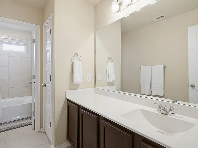 2038 Chelsea Grv — Photo 22
