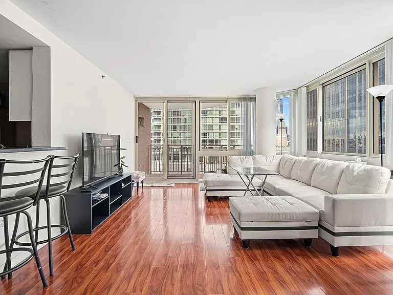 20 2nd St #909 — Photo 4