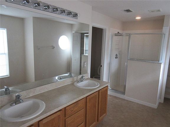5th image of 2219 Sweet Holly Ln