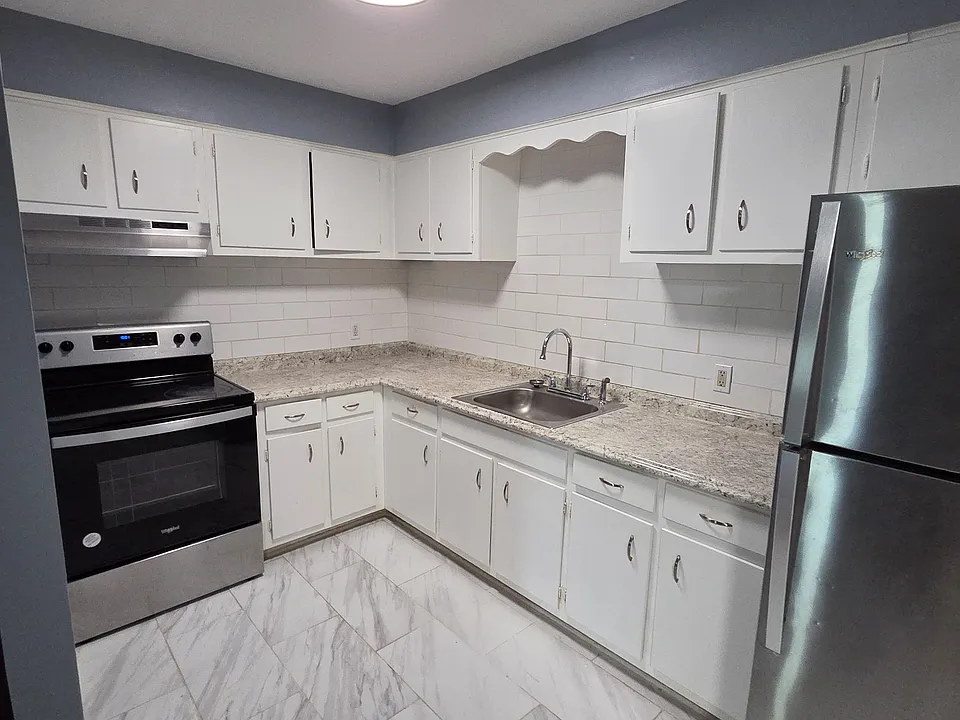 560 Main St #2DD
