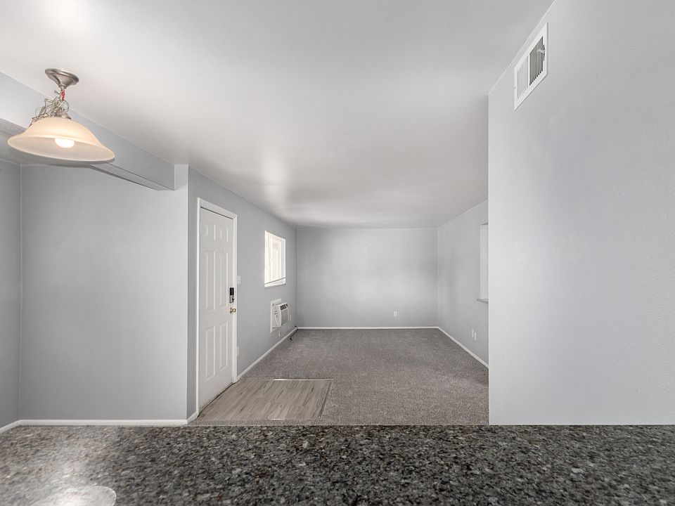 1st image of 2617 N Chestnut St #2