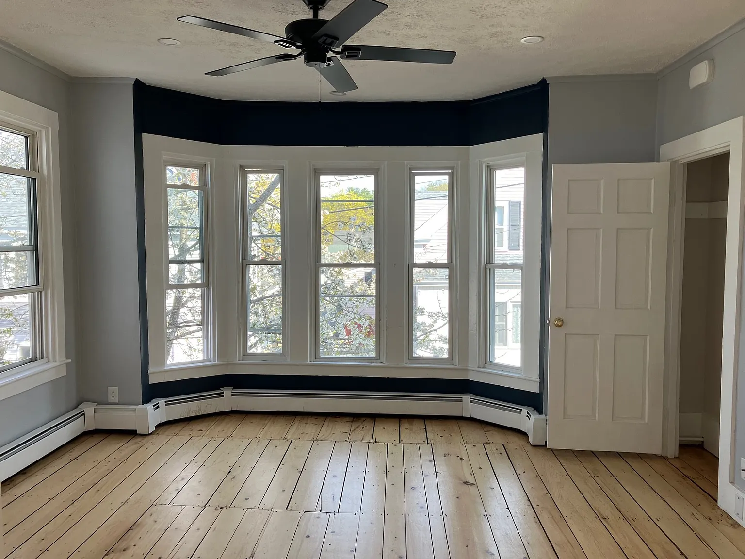 2 bed, 1100 sqft, $1,900 — Photo 2