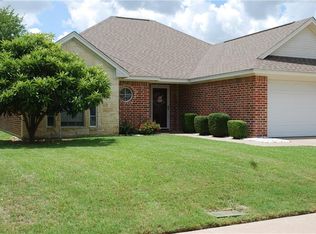 611 Park Ridge Dr, Cleburne, TX 76033