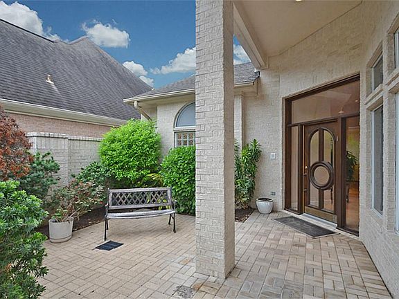 3rd image of 2931 Country Club Blvd