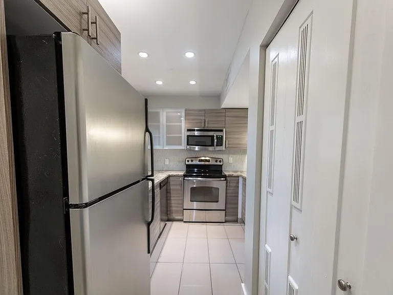 64 Isle Of Venice Dr — Photo 8