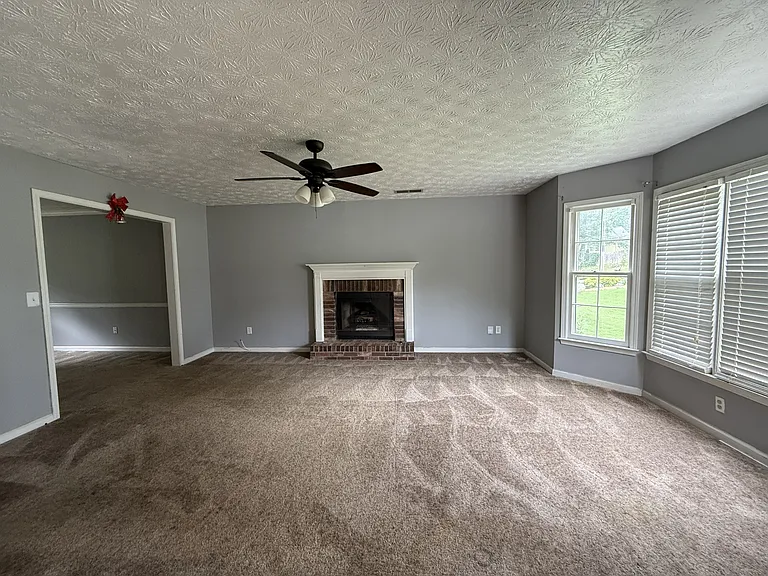 1190 Hunters Creek Ct — Photo 5
