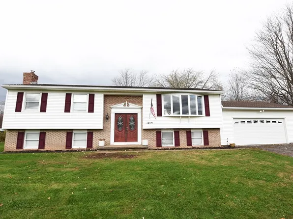 1449 Paddy Ln, Ontario, NY 14519