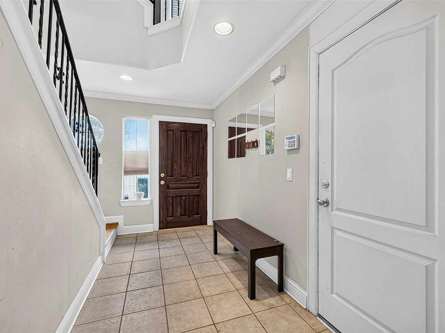 3 bed, 3.5 bath, 2259 sqft, $2,900 — Photo 2