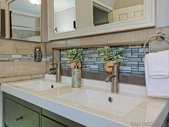 5th image of 2027 Mission Ave