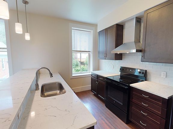 3rd image of 105 Peete St #10833921
