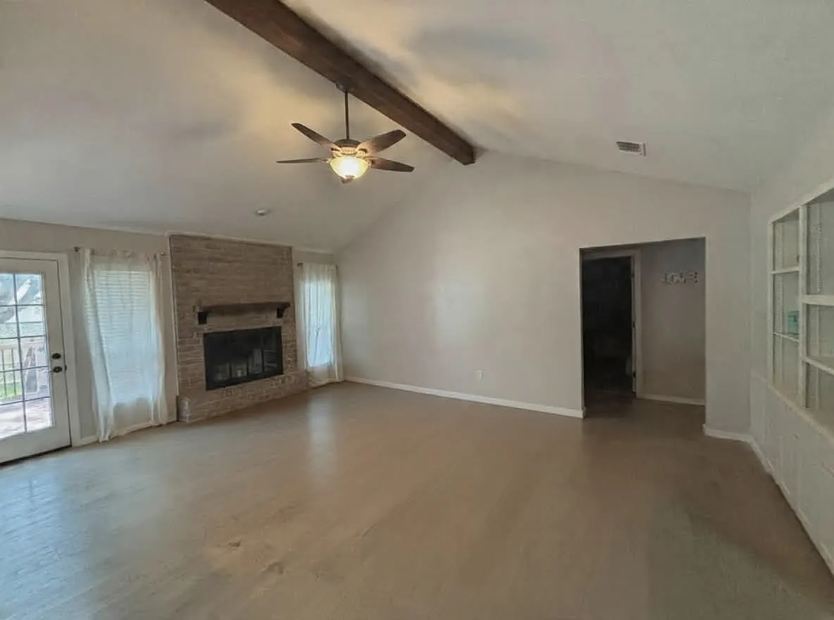 4 bed, 1610 sqft, $2,100 — Photo 4