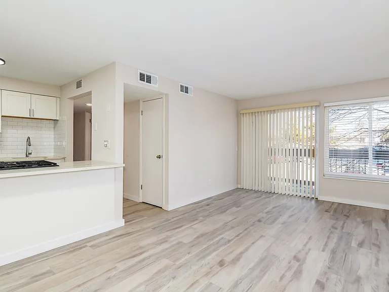 The Oaks Apartments — Photo 11